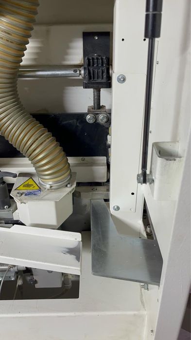 Кромкооблицовочный станок scm