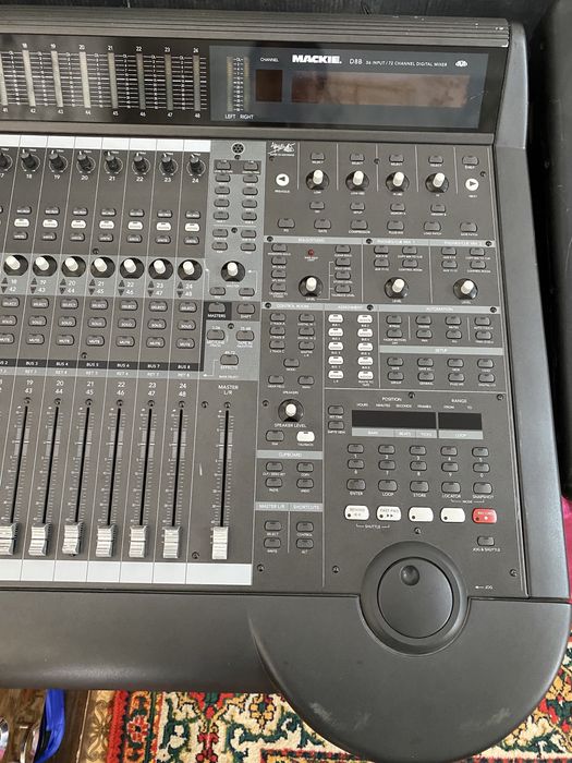 МACKIE D8B digital студийний пулть