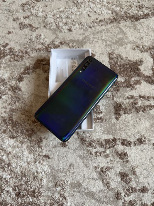 Продам самсунг а50 (128 Гб)