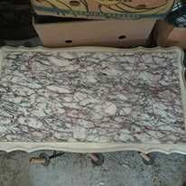 Masa cu cadru din lemn si blat de marmura roz in stil baroc