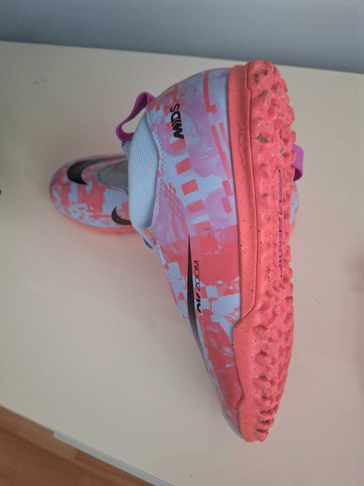 Футболни обувки Стоножки Nike и кори Nike