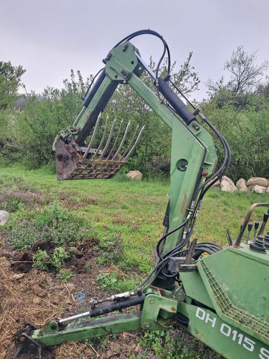 Mini  escavator .