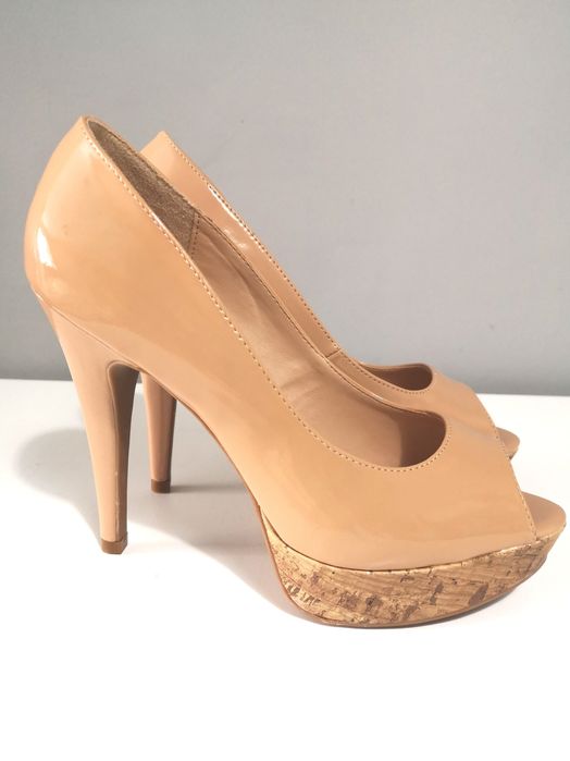 Елегантни обувки на висок ток и платформа 37 номер