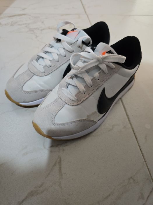 Сникърси бели  Nike