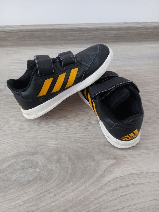 Adidași mărimea 26