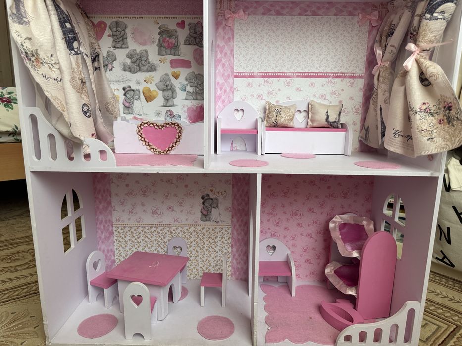 Кукольный домик с мебелью