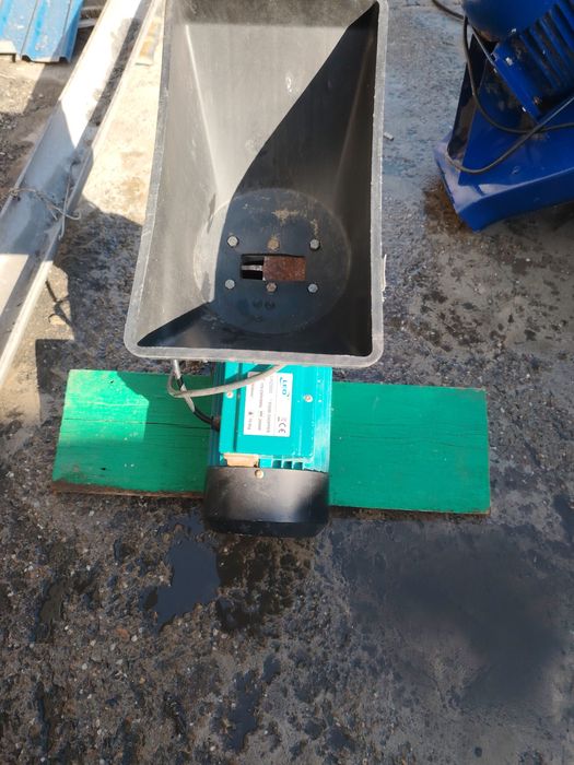 Продам зернодрабилку