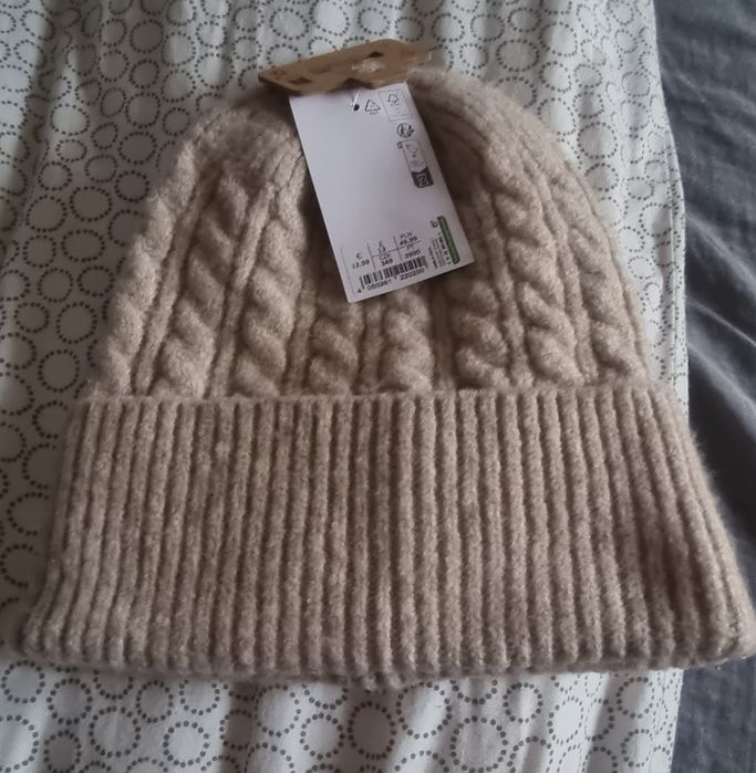 Căciulă de damă  nouă