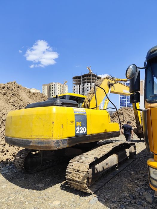 Экскаватор коматсу