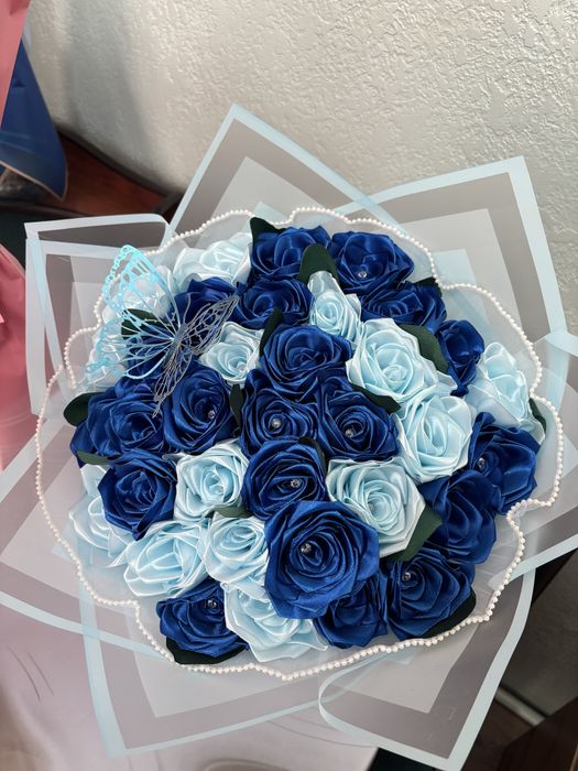 Розы из атласных лент