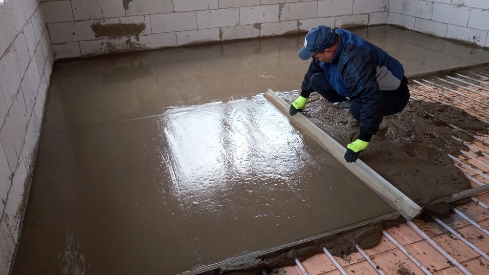 Заливаем стяжку... И укладка водяного теплого пола