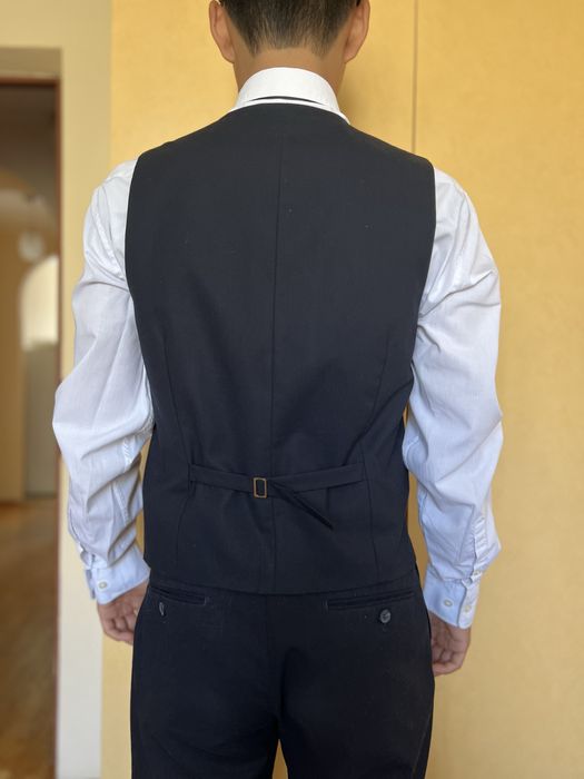 Пиджак, жилетка, рубашка, галстук