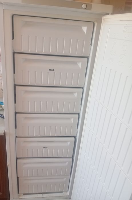 Морозильник белого цвета