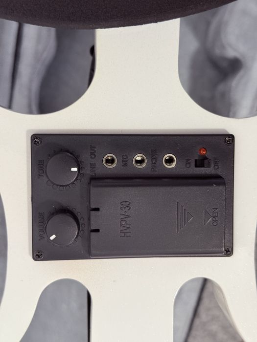 Vioara Electrica Aston Villa - 4/4 cu arcus, cutie si accesorii