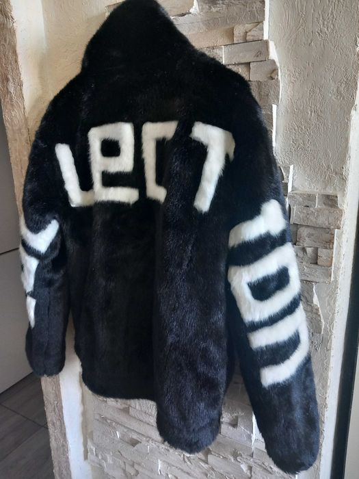 Дамско  късо черно палто.