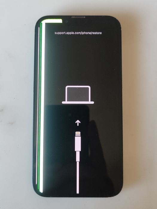 iPhone 13 128GB Midnight Blue - за части или ремонт