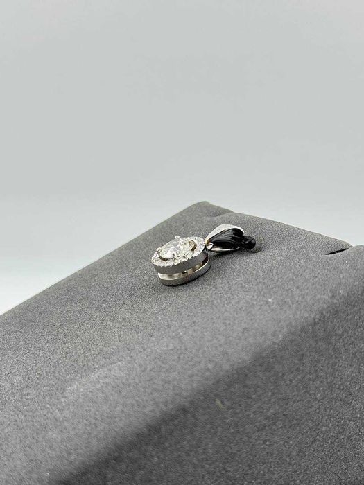 Кулон с бриллиантами
Кулон с бриллиантами