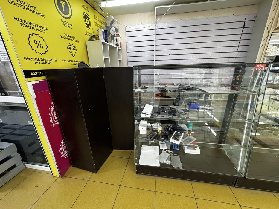 Витрина,каждая из них 15.000