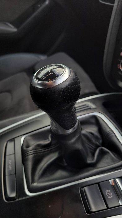 Dezmembrez Audi A4 B8 2.0 TDI S-line