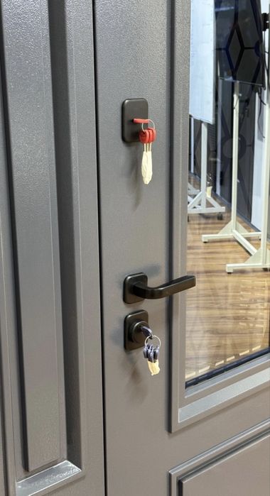 продам наружную дверь 2050х1200