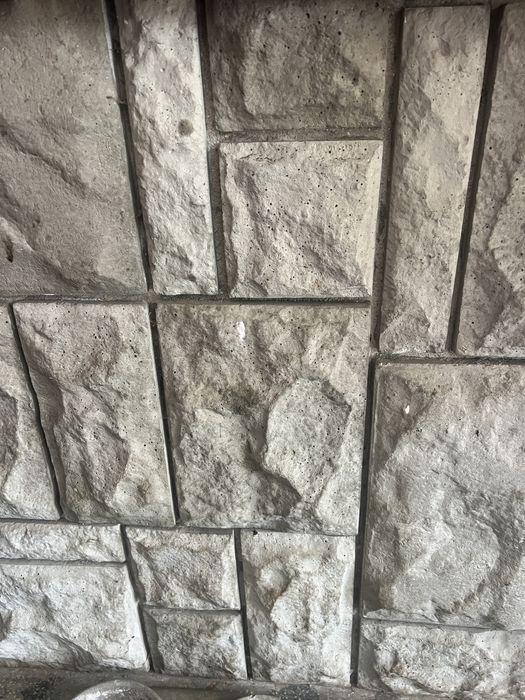 Vând piatră decorativă din beton.