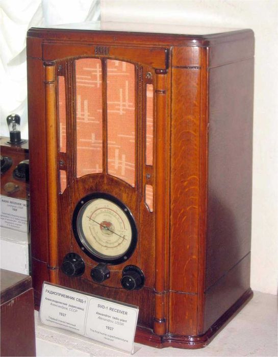 радиоприемник , в стиле ретро