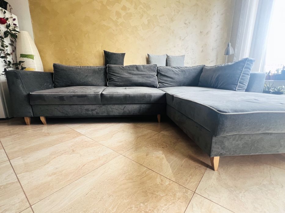 Разтегателен ъглов диван с лежанка — 399 €