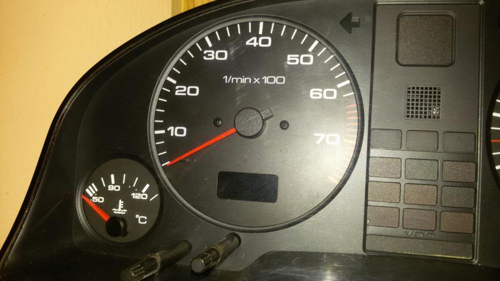 ПЕРФЕКТНО  Километражно табло за Ауди 80 В3 * Б4* 90*