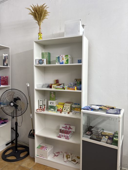 Продам полки и ресепшн