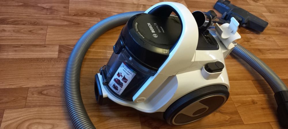 Продаю пылесос Bosch, в рабочем состоянии