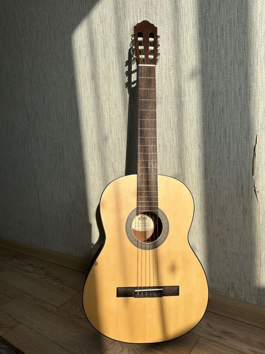 продам гитару cort