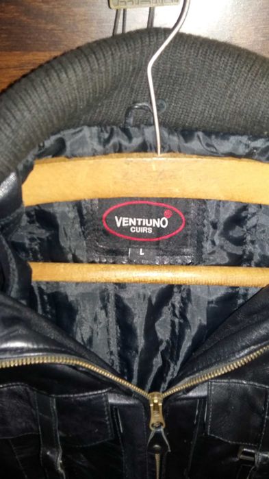 Scurta de piele cu gluga cu bordura din blana naturala marimea L