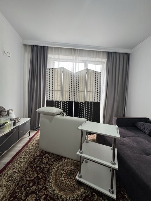 Кушетка, ширма, помощник