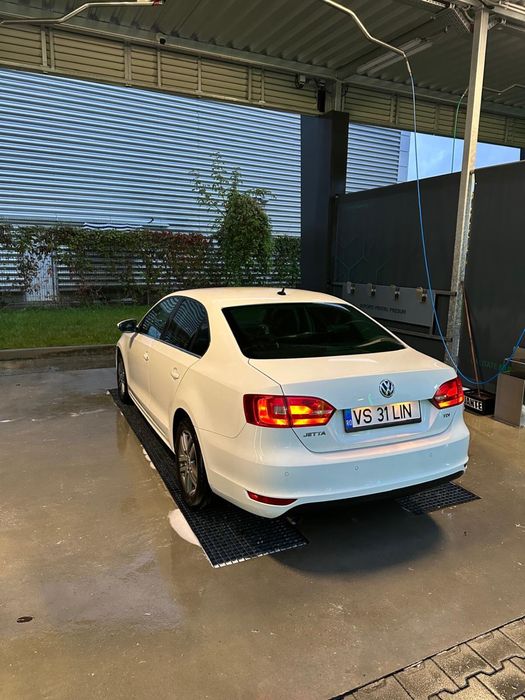 VOLKSWAGEN Jetta 2012 — imagine 3