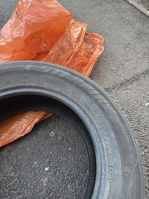 4 зимних шины  235/65/R17