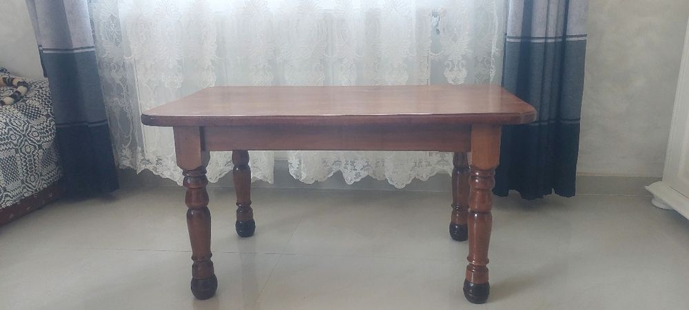 Masuta din lemn masiv de cafea