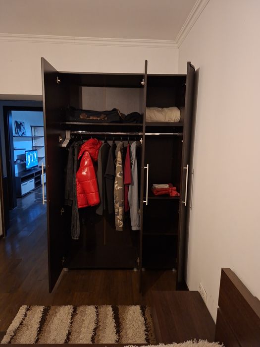 Продаётся шкаф с зекалами