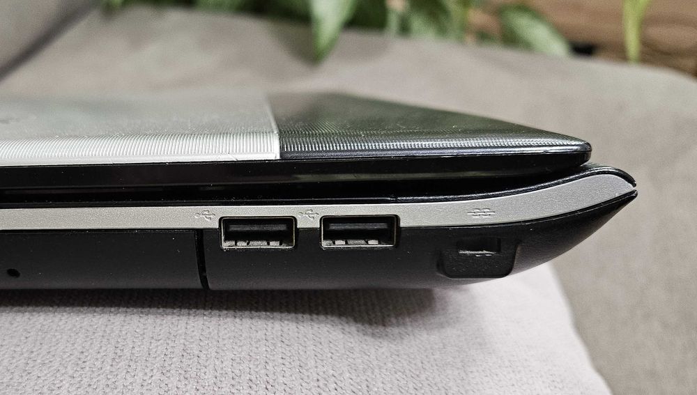 Лаптоп Samsung Series 3 Intel® Core i3