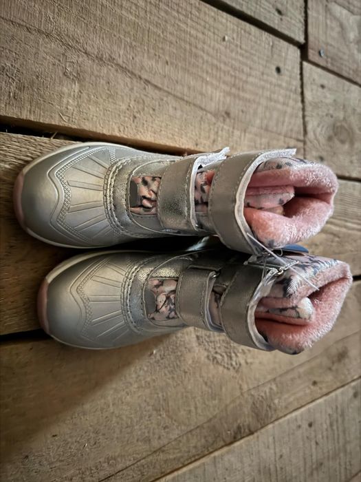 Vand ghete model pentie baieti si fete de la marimile 22 pana la 38