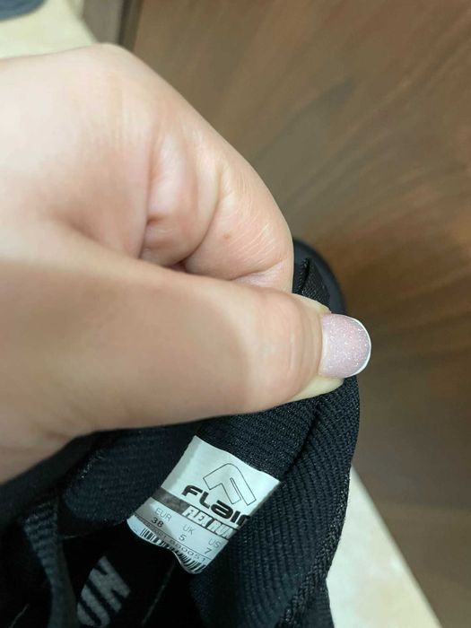 Продавам маратонки FLAIR