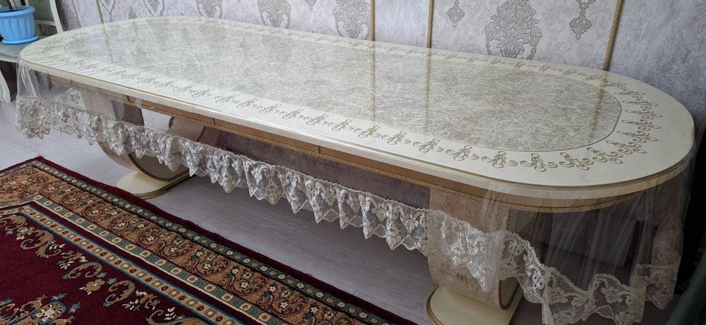 Продается стол для гостинной