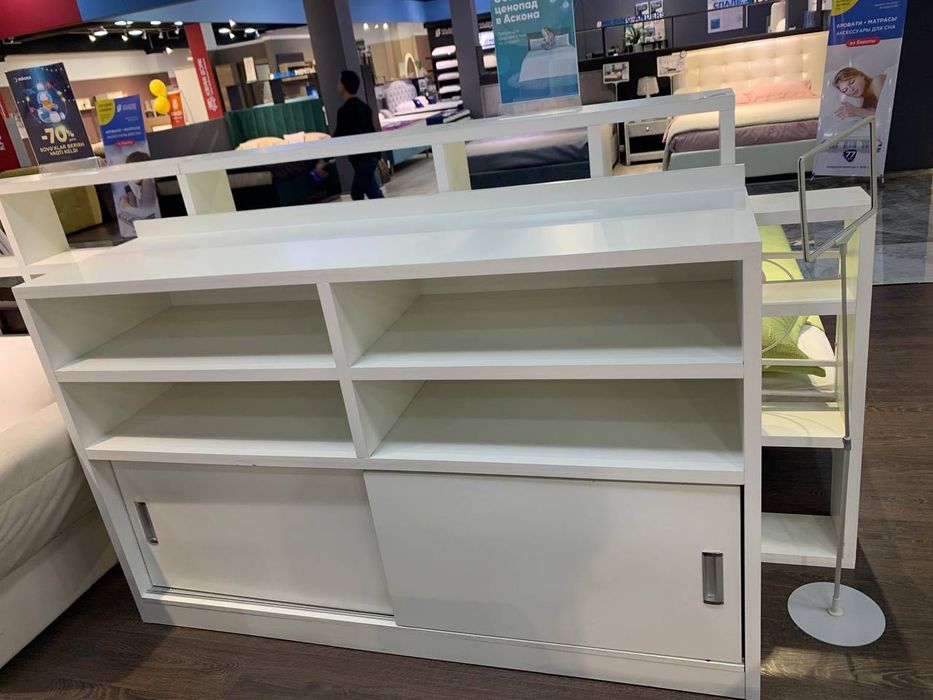 Тумбочка белого цвета в отличном состоянии