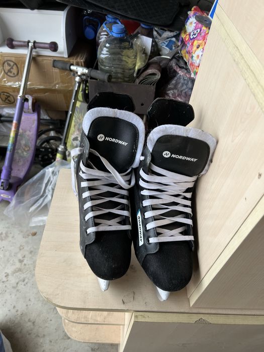 Продам коньки новые