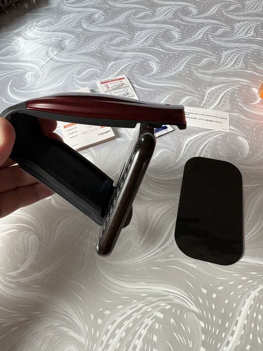 Автостойка за телефон Kuel by Spigen