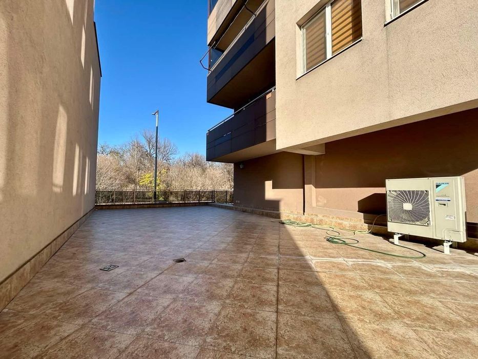 Дава се под наем Многостаен апартамент в Пловдив, Христо Смирненски - 277 кв.м за 1097.01 € - Снимка #14