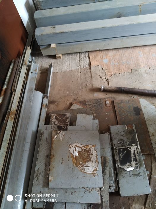 Продам , уголок,пластины колючюю проволоку.