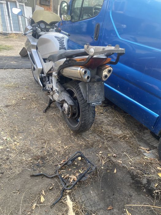 Honda VFR 800 цял или на части