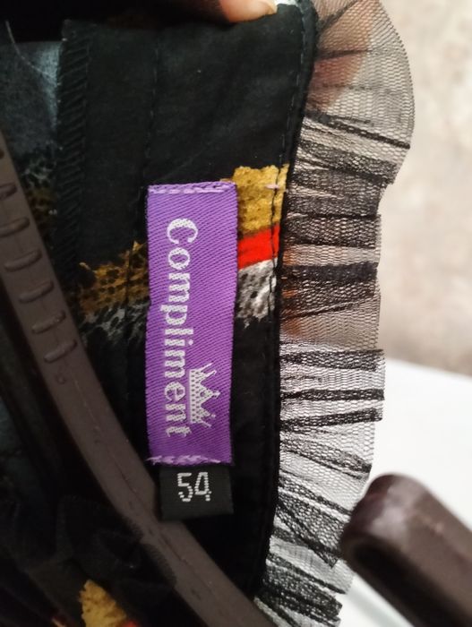 Блуза шелковая ,с воздушным рукавом.