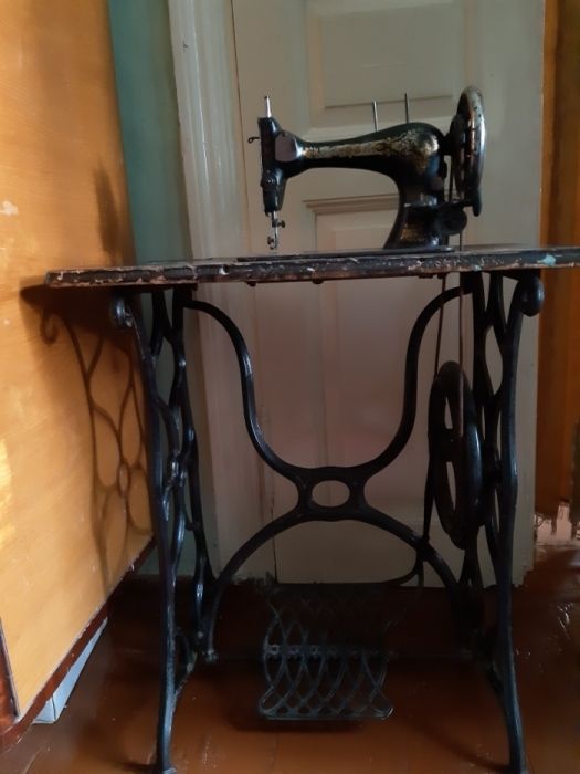 Швейная антикварная машинка