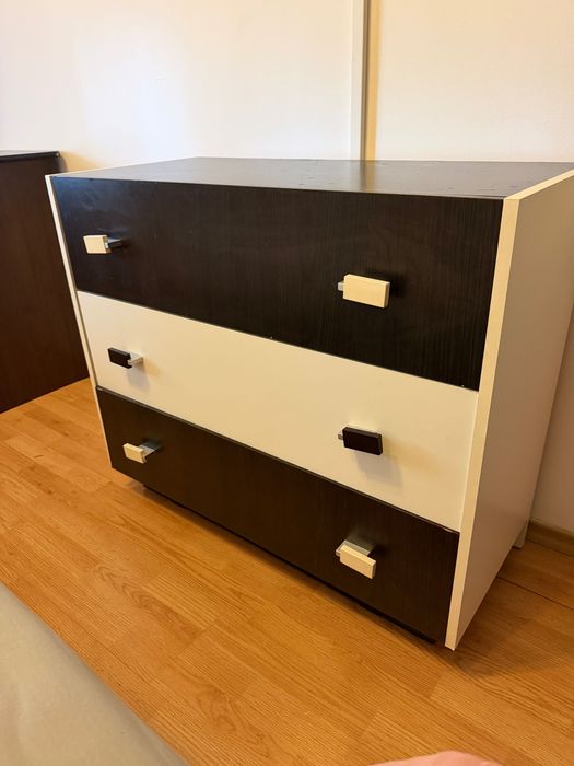 Vand comoda 50 lei